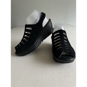 SKECHERS Parallel Trapezoid Wedge Sandal Black Size 9 Peep Toe Suede Leather